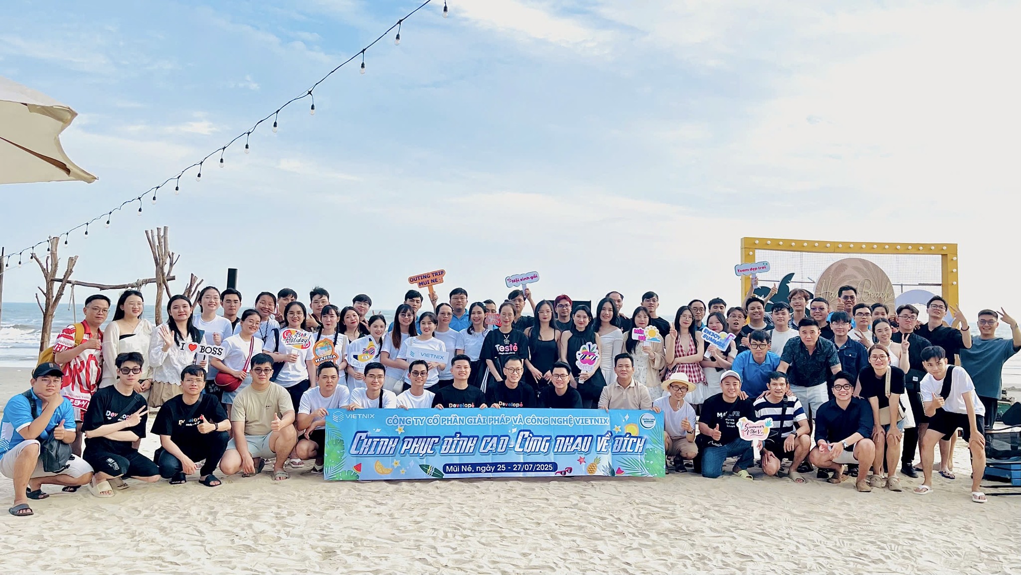 Vietnix Team building 2025 - ảnh minh hoạ nhân sự tại Vietnix